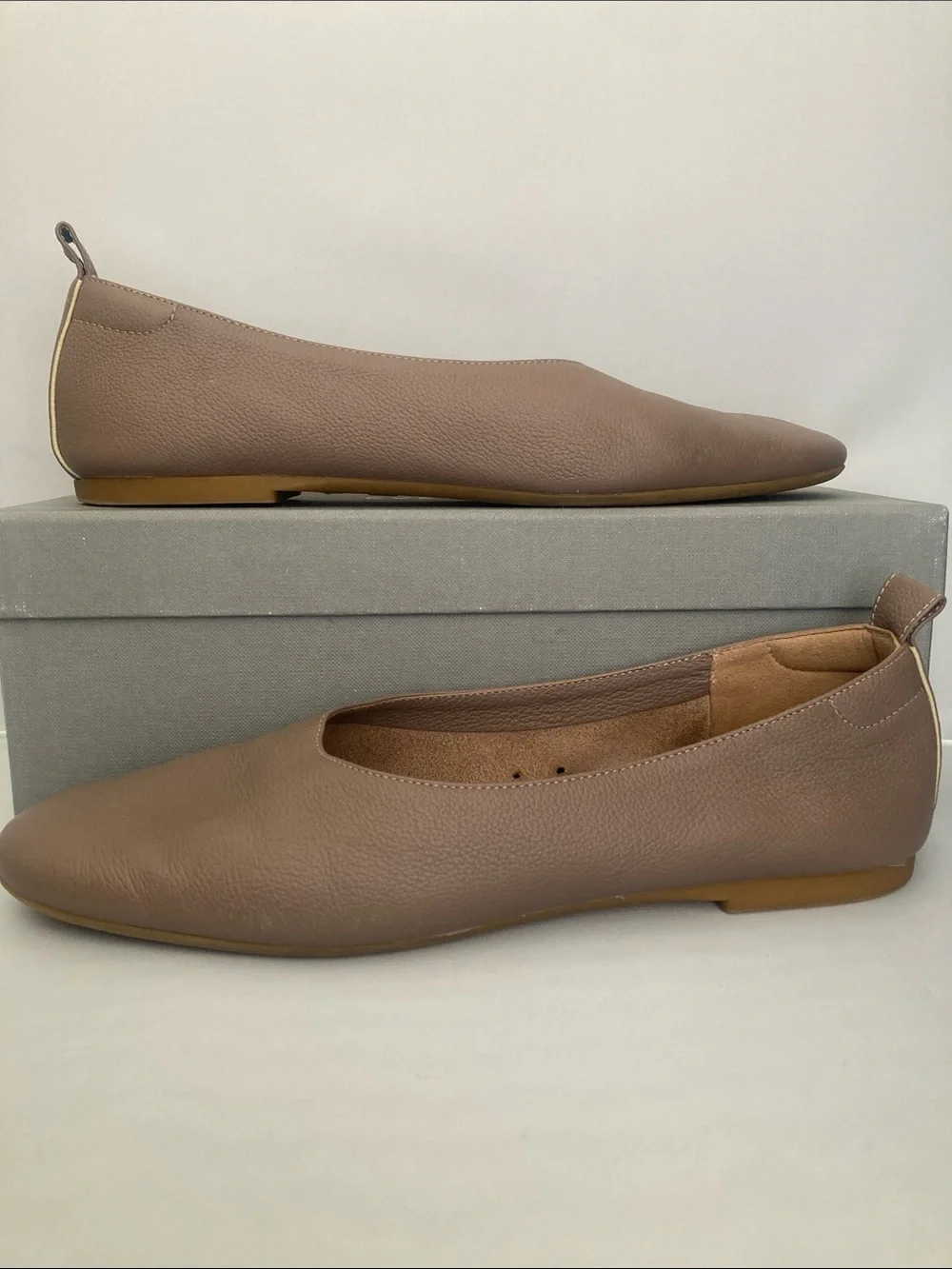Everlane Dayglove Flats in Size 8 TaupeOn - Picture 2 of 4